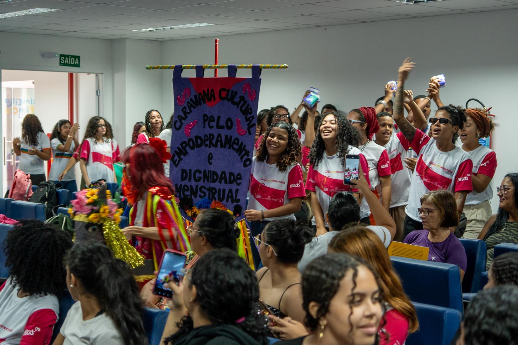 Mais de 1.200 estudantes do ensino Fundamental e Médio participaram da Caravana Cultural pelo Empoderamento e Dignidade Menstrual, iniciativa do UNICEF e parceiros